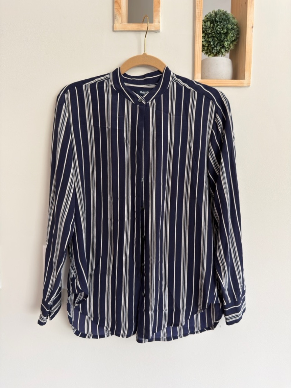Madewell Navy and White Vertical Stripe Casual Button-Down Shirt